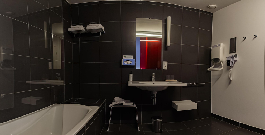 Bathroom 5, Best Western Hotel San Benedetto, Maine-et-Loire