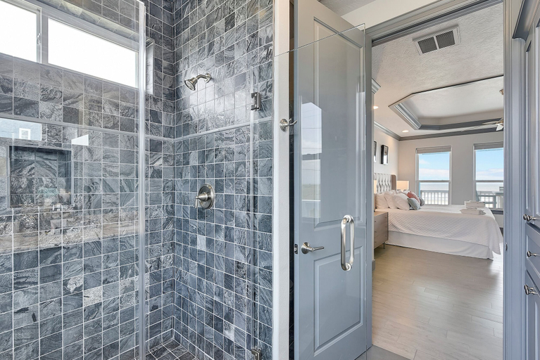 Bathroom 4, Honu Beachfront by Ryson Vacation Rentals, Galveston