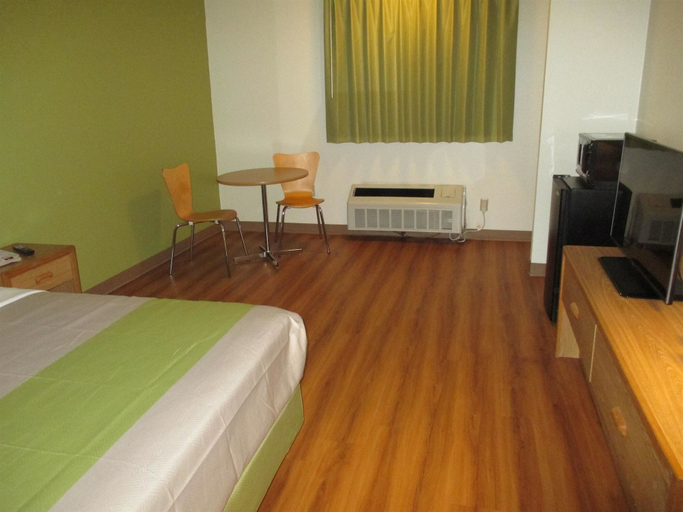 Bedroom 4, Motel 6 Drums, PA, Luzerne