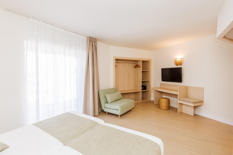 Bedroom 3, Hotel Alondra, Baleares