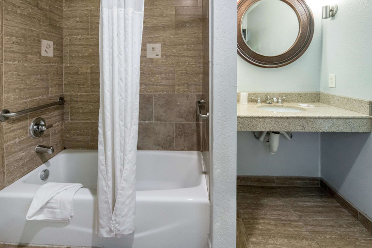 Bathroom 4, Baymont by Wyndham Mineral Wells, Palo Pinto