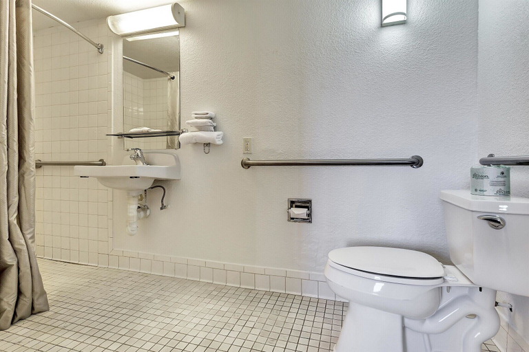 Bathroom 4, Motel 6 Vallejo, CA - Six Flags West, Solano