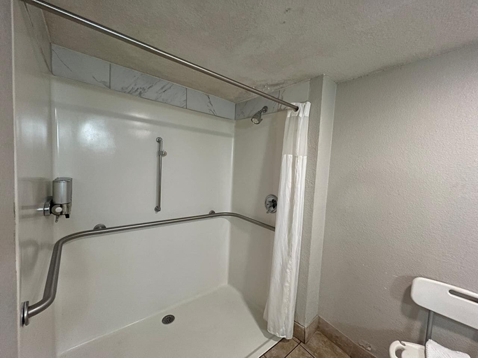 Bathroom 3, Speedway Inn & Suites Griffin US 19, Spalding