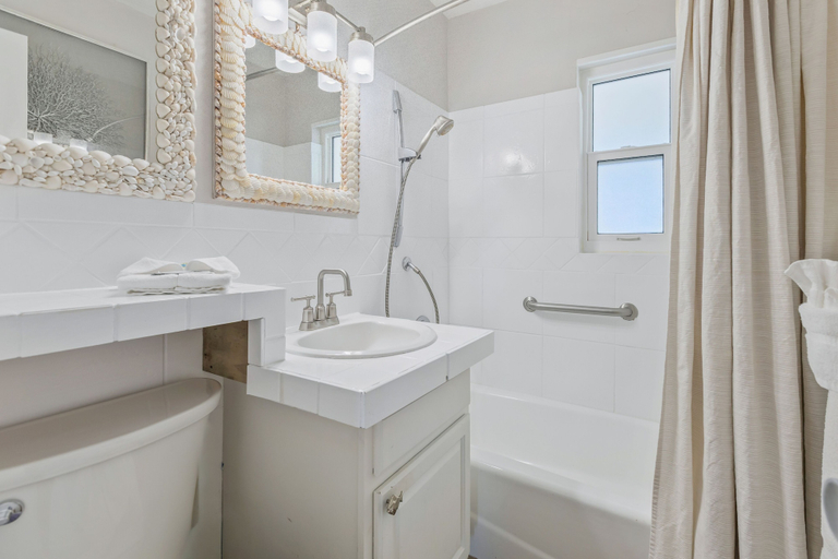 Bathroom 4, Sea Club I Beach Resort, Manatee