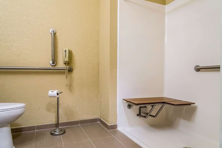 Bathroom 4, Country Inn & Suites by Radisson Stillwater MN, Washington