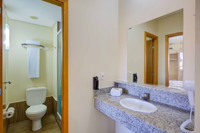 Bathroom 4, Thermas de Olímpia Resort, Olímpia