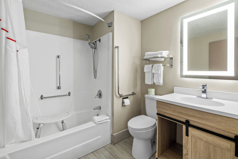 Bathroom 4, Red Roof Inn Ames, Story