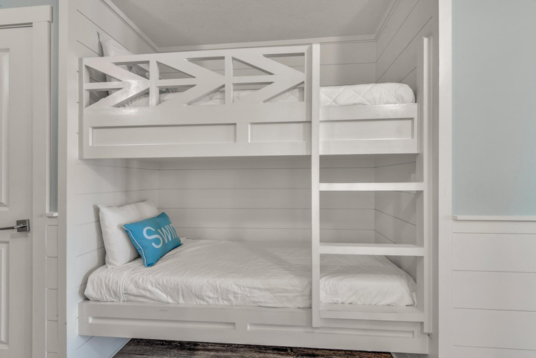 Bedroom 3, Calypso 3-205, Bay