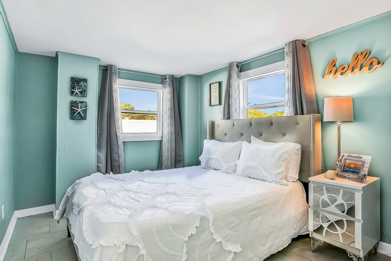 View from room, Home 1 Block From 2 Beaches W/private Pool, High-speed Wifi & Central AC, Saint Johns