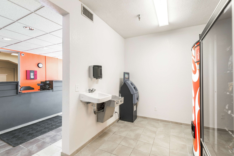 Bathroom 5, Motel 6 Olathe, KS, Kansas City