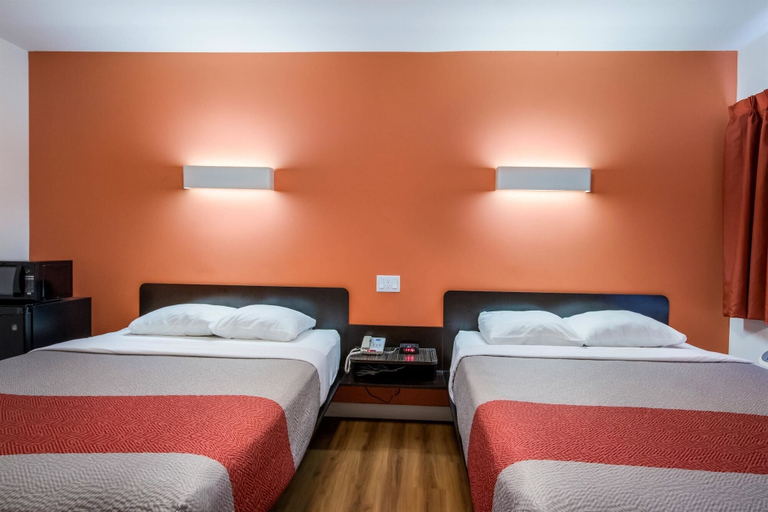 Bedroom 4, Motel 6 Sudbury, ON, Greater Sudbury