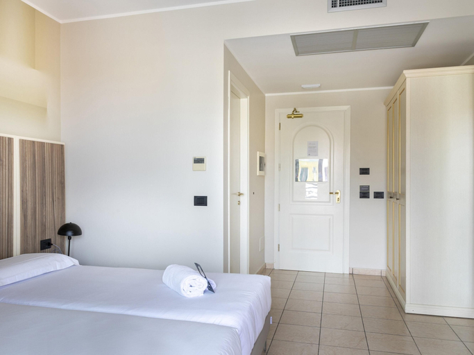 Bedroom 4, B&B Hotel Pomezia Cortese, Rome