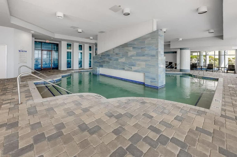 Sport & Beauty 2, Amazing Beachfront Condo with Nice Hot tub & Pools, Horry