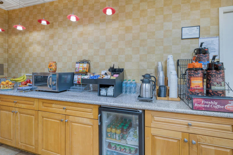 Food & Drinks 5, SureStay Hotel by Best Western Camarillo, Ventura