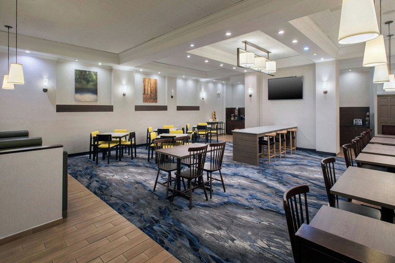 Food & Drinks 4, Fairfield Inn & Suites by Marriott Albany Downtown, Albany