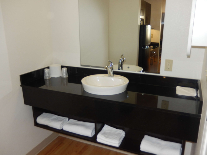 Bathroom 3, Studio 6 Yukon, OK, Canadian