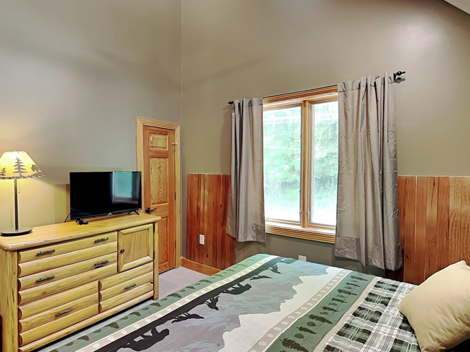 Bedroom 2, Wisp N Around by Taylor Made Deep Creek, Garrett