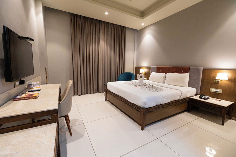 Bedroom 2, MAHARAJA AGRASEN PALACE - PURE VEGETARIAN, Pune