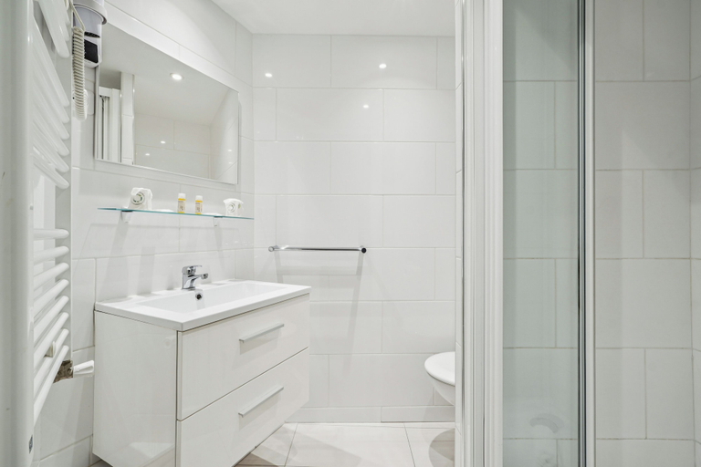 Bathroom 4, Hôtel Mazagran, Paris