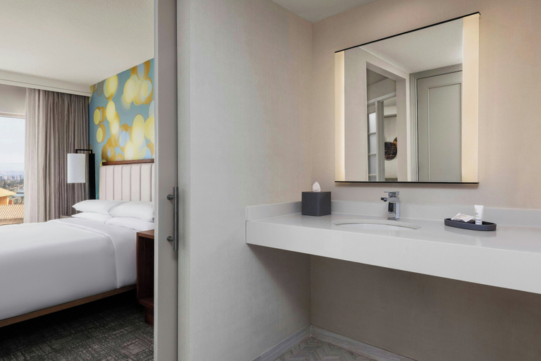 Bedroom 3, Anaheim Marriott Suites, Orange