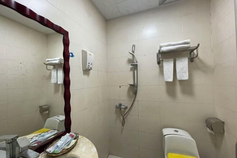 Bathroom 3, Dongguan Hongdu Hotel, Dongguan