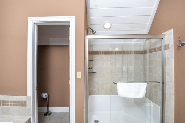 Bathroom 3, Donnas Choice by Taylor Made Deep Creek, Garrett
