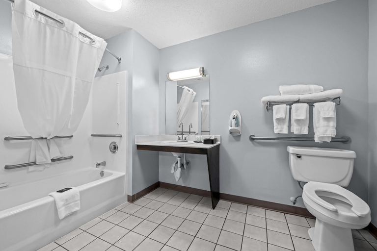 Bathroom 5, Baymont by Wyndham Tuscaloosa, Tuscaloosa