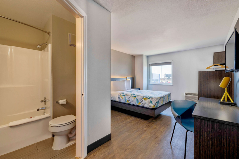 Bathroom 4, Motel 6 Norman, OK, Cleveland
