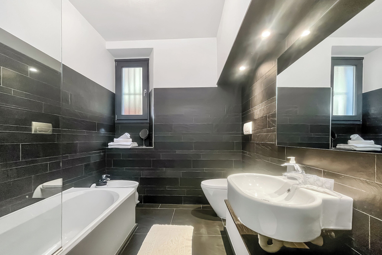 Bathroom 5, Menaggio 57, Como