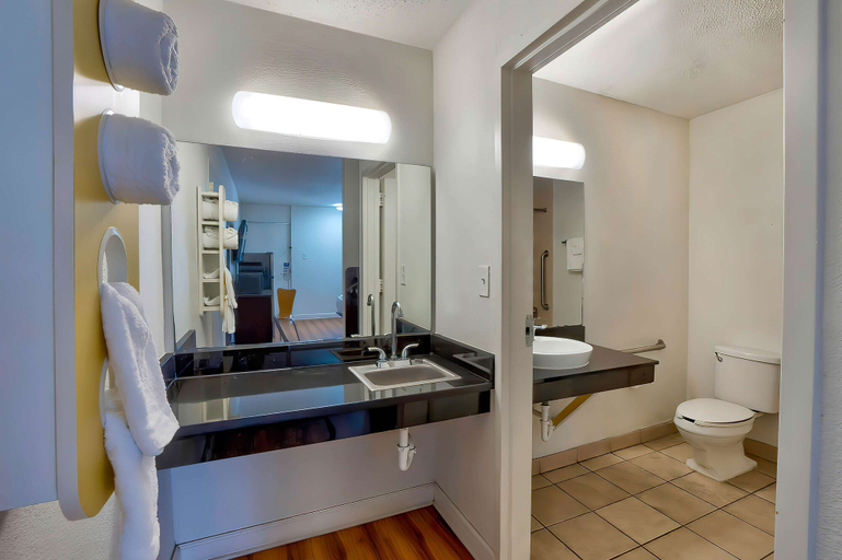 Bathroom 5, Motel 6 Gainesville, FL, Alachua