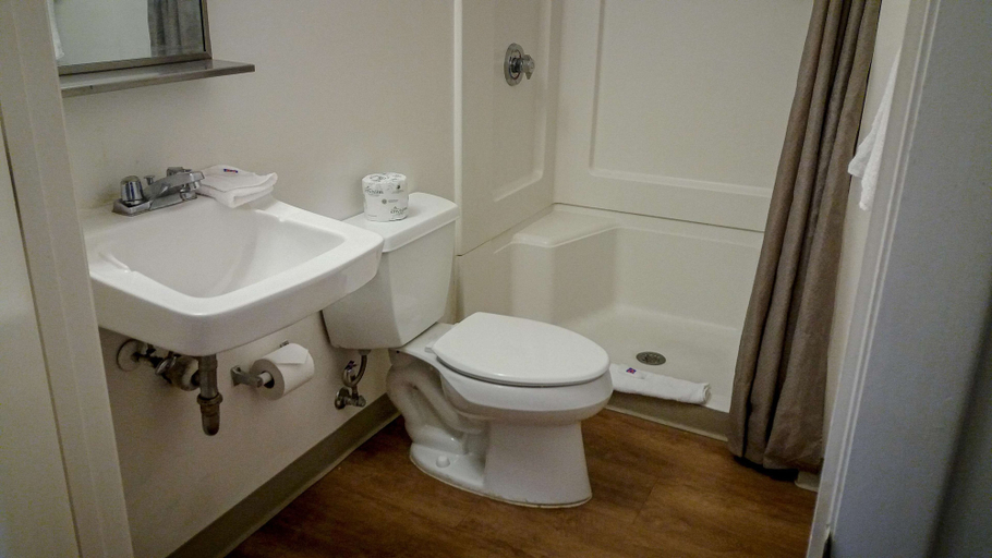 Bathroom 4, Motel 6 Greensboro, NC - I-40, Guilford