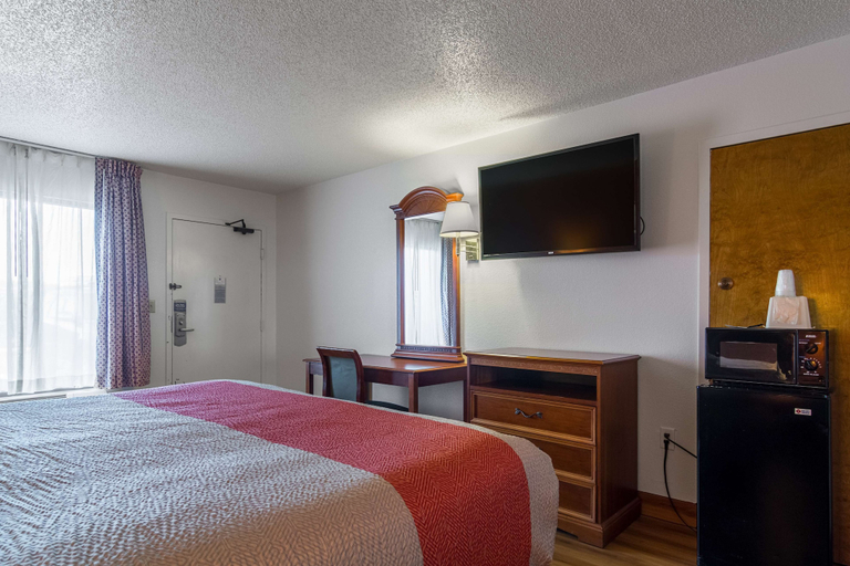 Bedroom 2, Motel 6 Waycross GA, Ware
