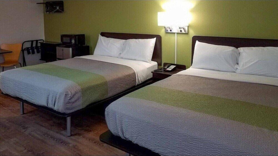 Bedroom 3, Motel 6 Burlington, WA, Skagit
