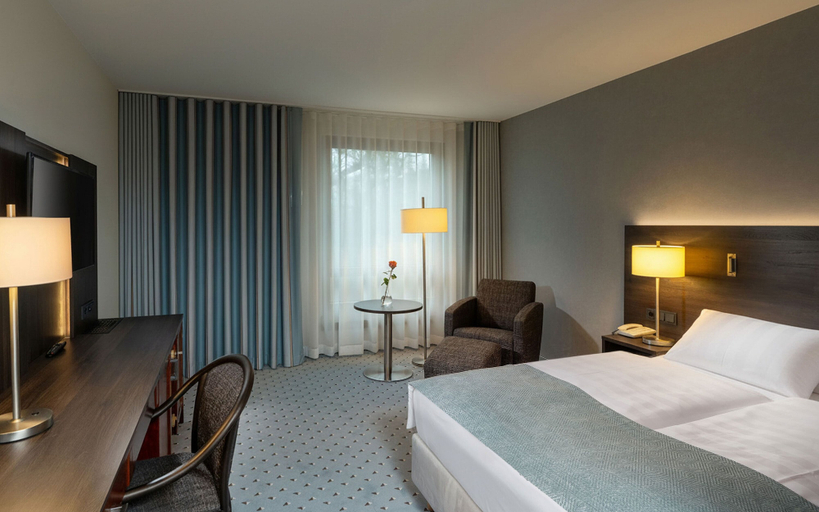 Bedroom 3, Maritim Hotel Bremen, Bremen
