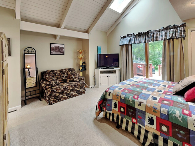 Bedroom 3, Bear Feet by Taylor Made Deep Creek, Garrett