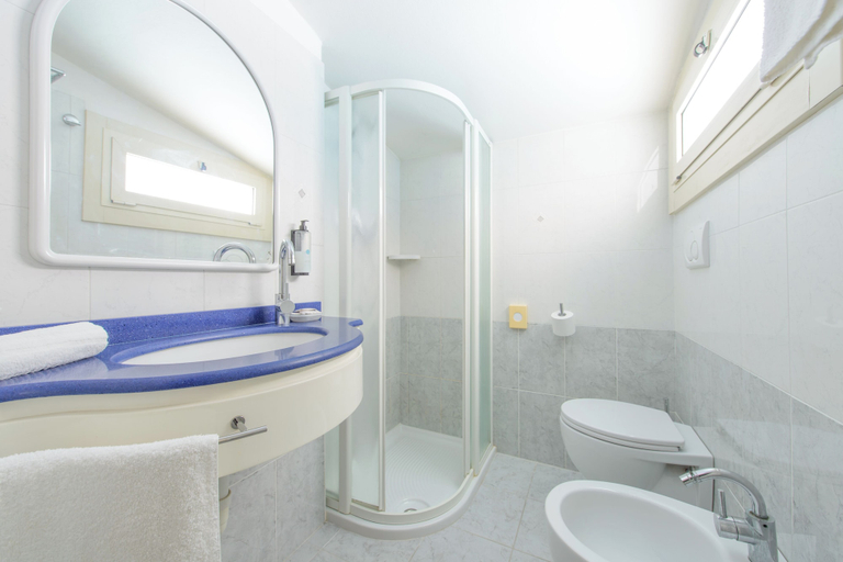 Bathroom 4, Hotel Atlantic, Forli' - Cesena