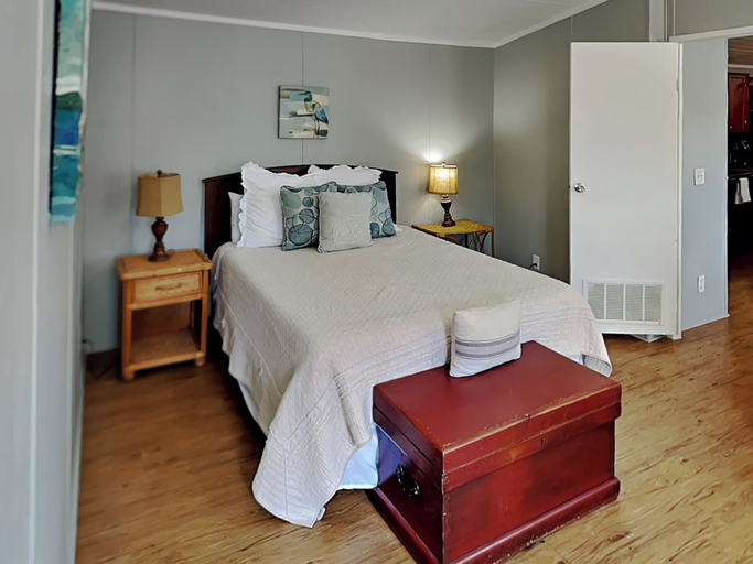 Bedroom 3, Pier Pressure by Miss Kitty’s, Aransas