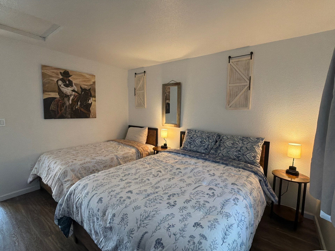 Bedroom 3, Brownsville Motel, Yuba