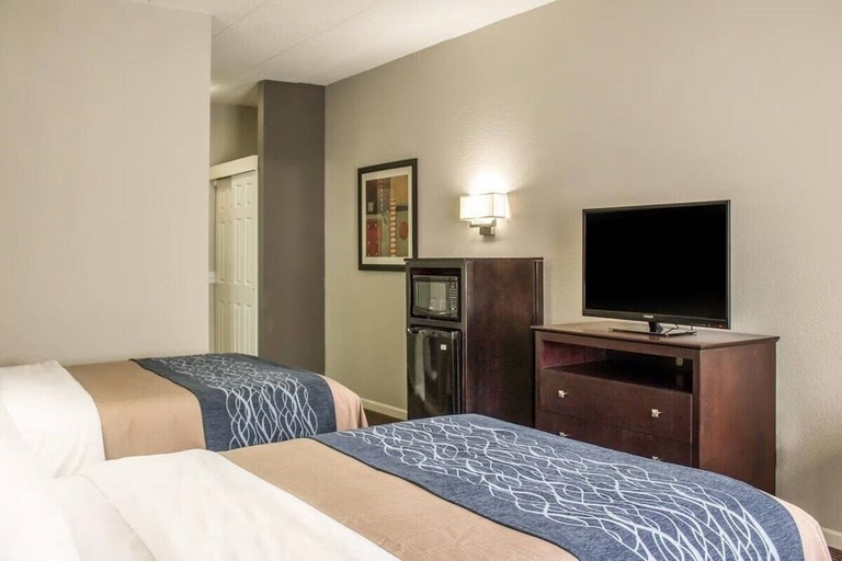 Bedroom 2, Comfort Inn Sandusky, Erie