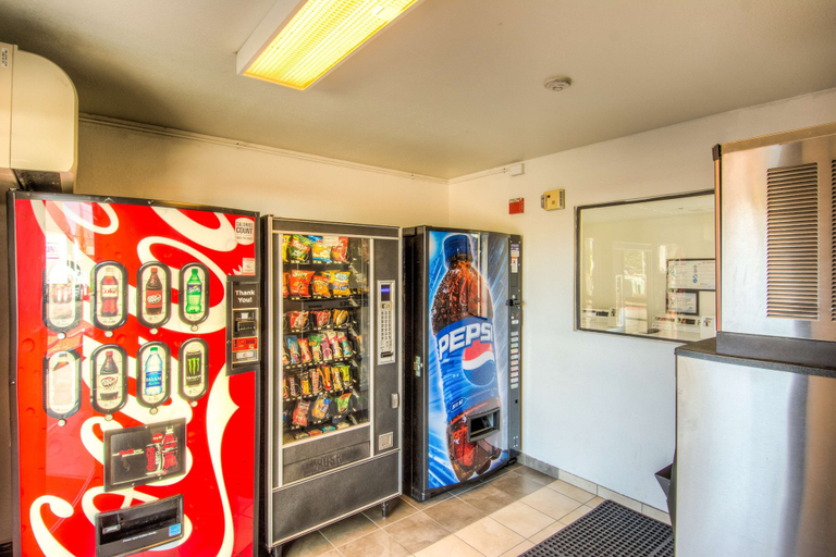 Food & Drinks 5, Motel 6 Redding North, Shasta