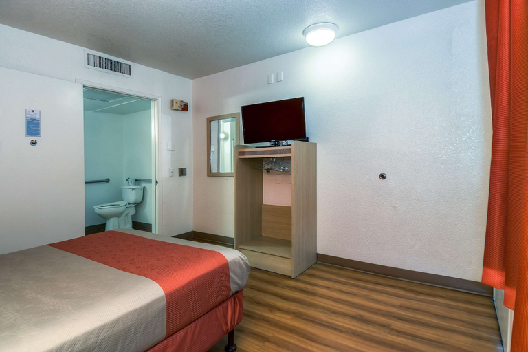 Bedroom 4, Motel 6 Corona, CA, Riverside