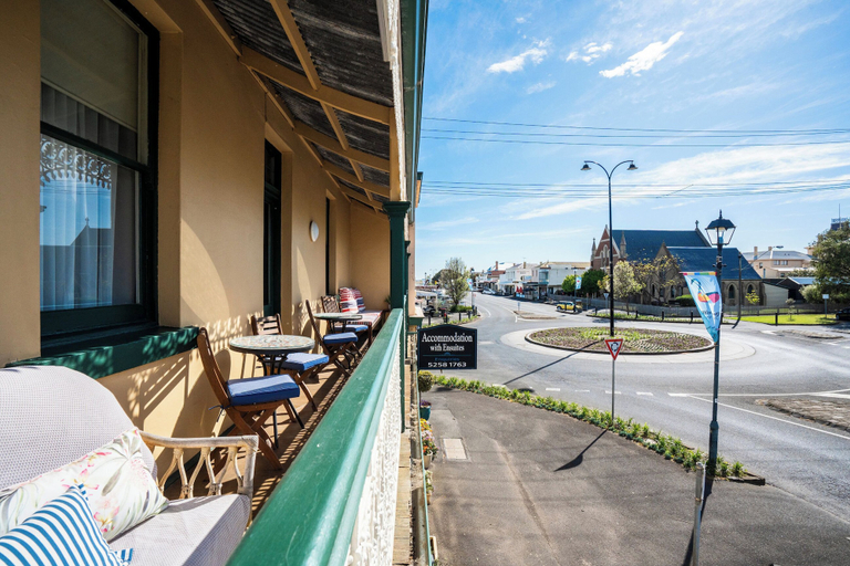 Food & Drinks, Seaview House, Queenscliffe