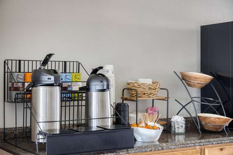 Food & Drinks 5, SureStay Plus by Best Western Montrose, Montrose