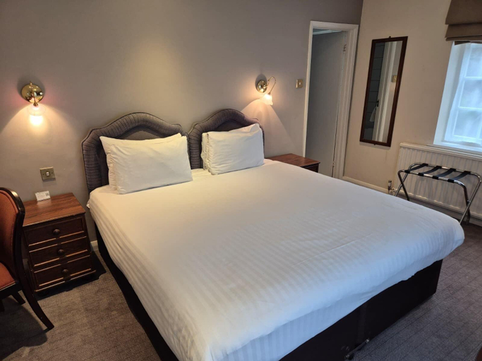Bedroom 2, Warren Lodge Hotel, Surrey
