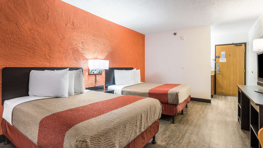 Bedroom 3, Motel 6 Elk Grove Village, IL, Cook