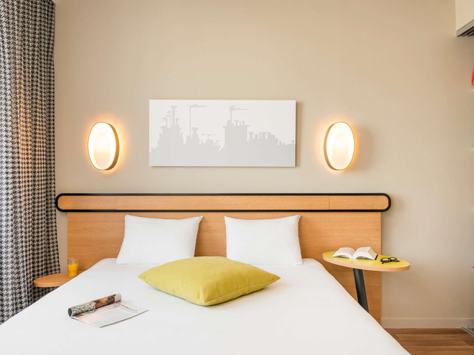 Bedroom 4, Aparthotel Adagio Access Paris Massy Gare TGV, Essonne