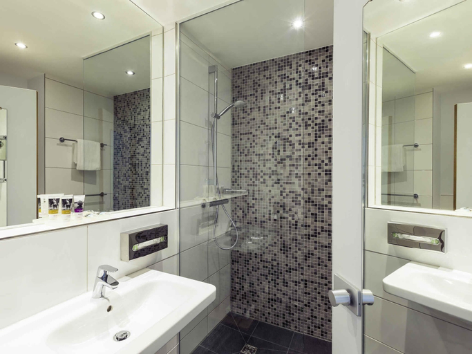 Bathroom 5, Mercure City Nijmegen Centre Hotel, Nijmegen