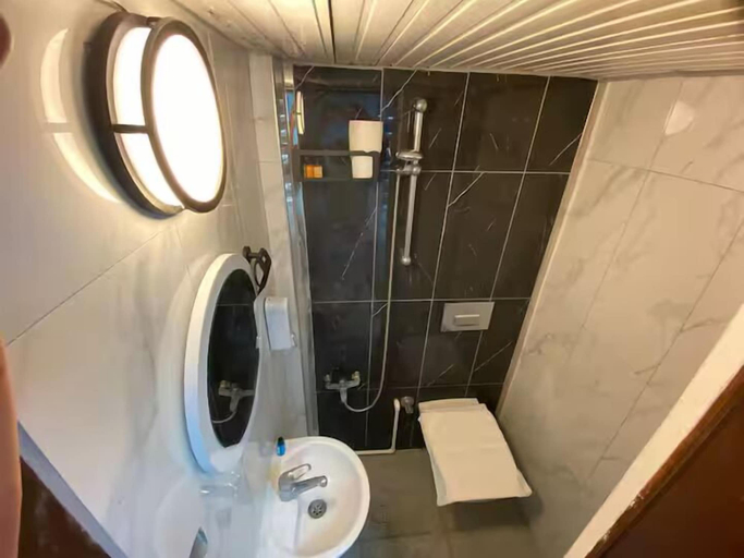Bathroom 5, Tarihi Sarı Konak, Antalya