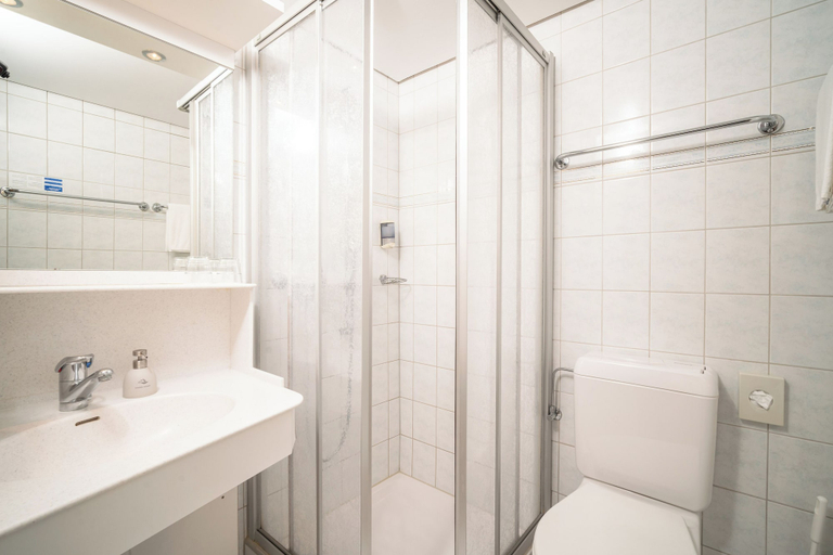 Bathroom 3, Seeblick Höhenhotel, Nidwalden