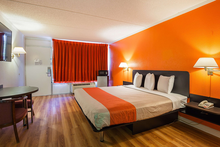 Bedroom 4, Motel 6 Tifton, GA, Tift